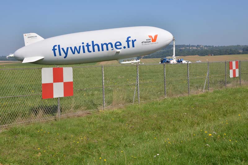 ballon dirigeable sur piste