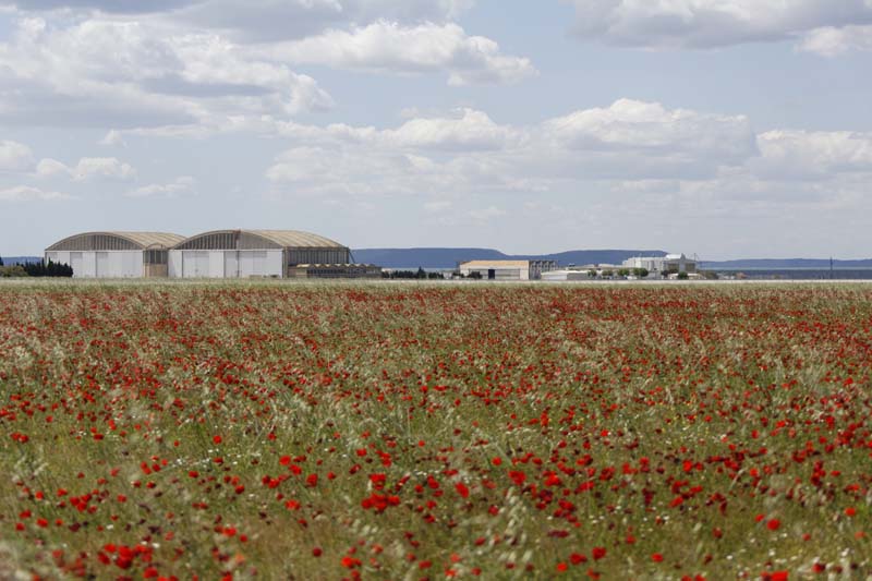 vue des batiments d'un aérodrome