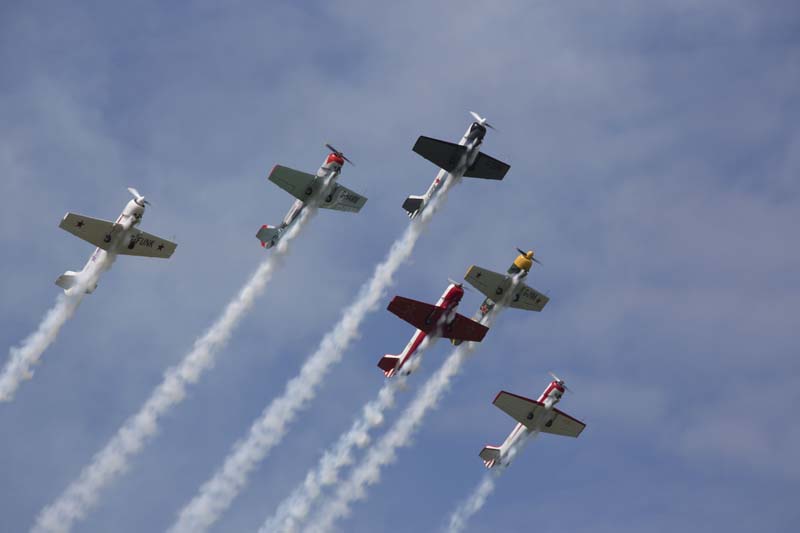 formation de chasseurs à hélice en vol