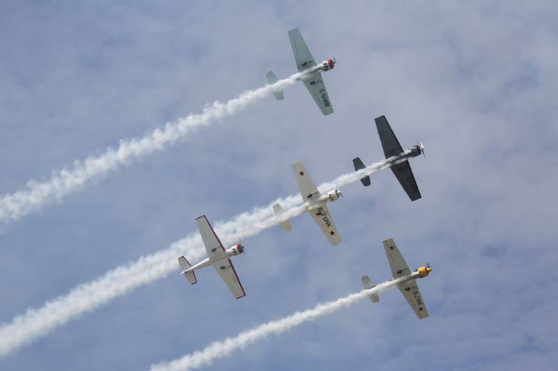 formation de chasseurs à hélice en vol