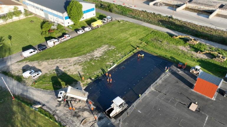 Mise en œuvre de la couche de roulement – vue aérienne