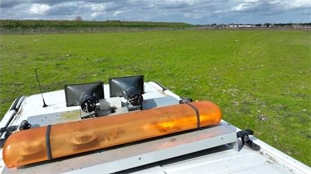 Aérodrome de Toulouse-Francazal : vue aérienne de parcelles ensemencées avec divers types de graines, dans le cadre d'une expérimentation menée par le Stac