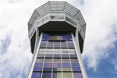 Aéroport de Paris-Orly : tour de contrôle habillée aux couleurs des jeux olympiques et paralympiques de Paris 2024 (JOP), côté piste
